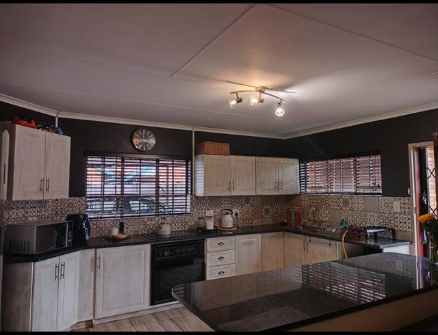 3 BEDROOM HOUSE FOR SALE IN DORANDIA